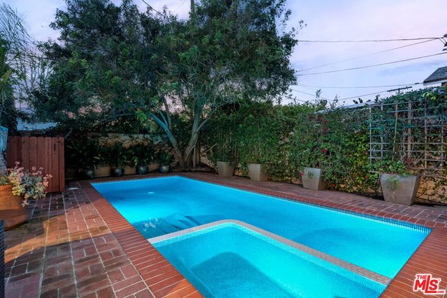 5401 Columbus Avenue, Sherman Oaks, CA 91411