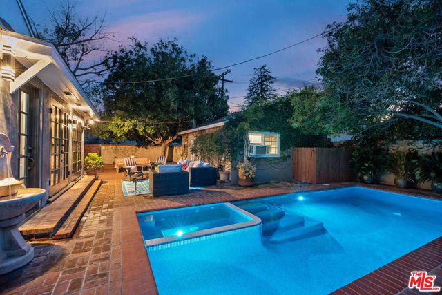 5401 Columbus Avenue, Sherman Oaks, CA 91411