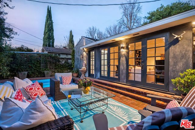 5401 Columbus Avenue, Sherman Oaks, CA 91411