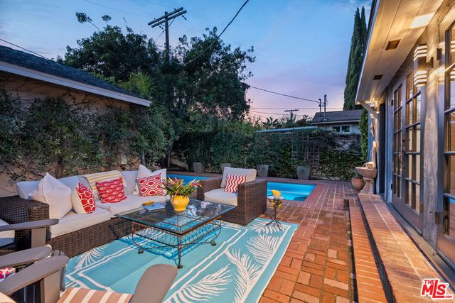 5401 Columbus Avenue, Sherman Oaks, CA 91411