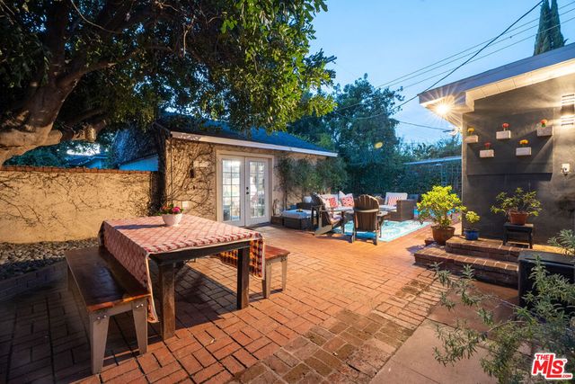 5401 Columbus Avenue, Sherman Oaks, CA 91411