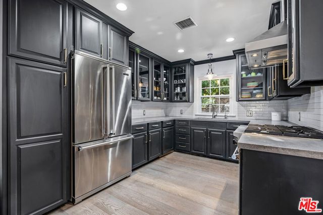 5401 Columbus Avenue, Sherman Oaks, CA 91411