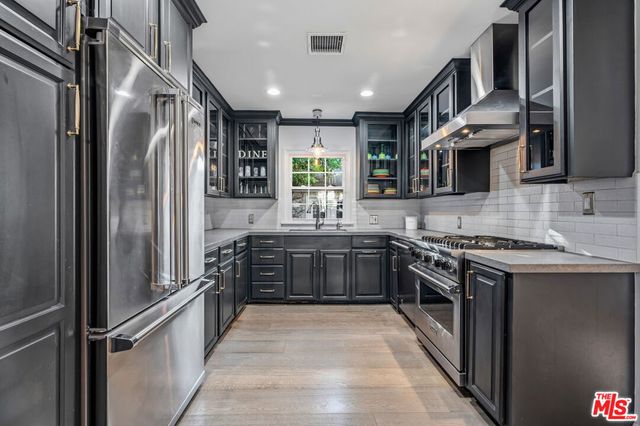 5401 Columbus Avenue, Sherman Oaks, CA 91411