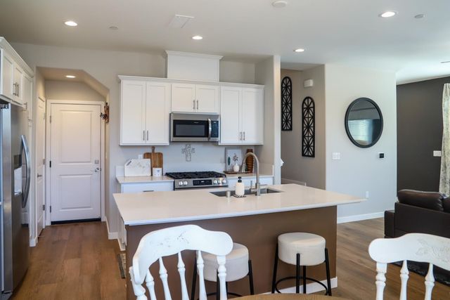 612 Josephine Avenue, Madera, CA 93636
