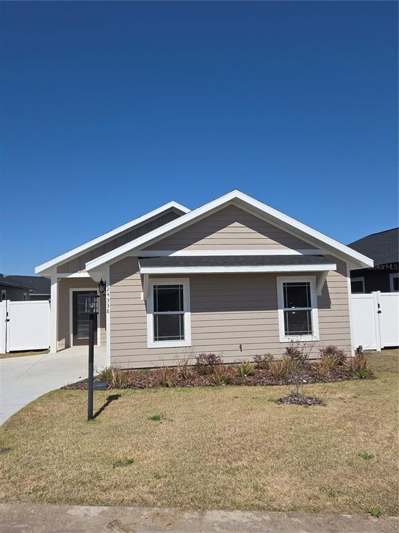 Image 3 of property listing at 24338 SW 18TH LANE, Newberry, FL 32669