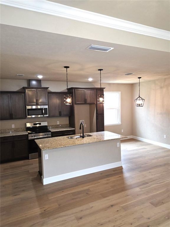 Image 7 of property listing at 24338 SW 18TH LANE, Newberry, FL 32669