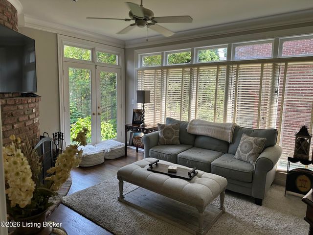 211 Pepperbush Rd, Louisville, KY 40207