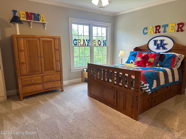 211 Pepperbush Rd, Louisville, KY 40207