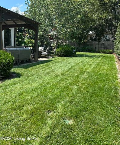 211 Pepperbush Rd, Louisville, KY 40207