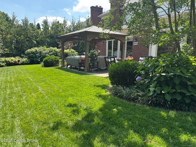 211 Pepperbush Rd, Louisville, KY 40207