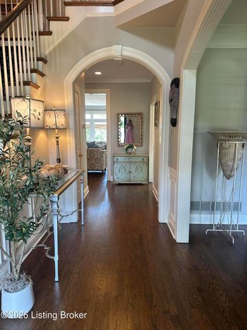211 Pepperbush Rd, Louisville, KY 40207