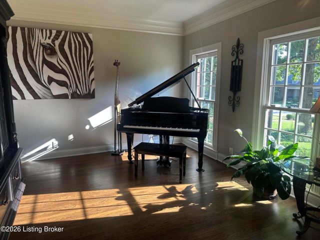 211 Pepperbush Rd, Louisville, KY 40207