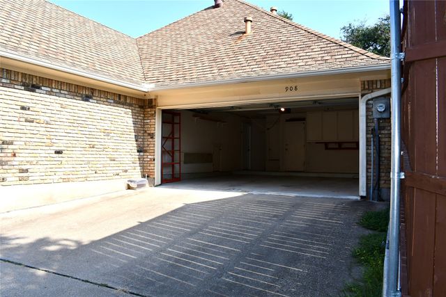 908 Mccoy Drive, Irving, TX 75062