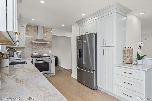 2000 Matthew Street, Commerce Twp, MI 48390