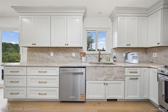 2000 Matthew Street, Commerce Twp, MI 48390