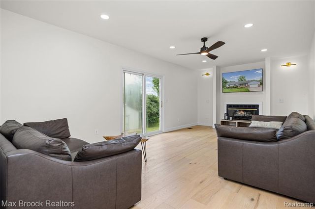 2000 Matthew Street, Commerce Twp, MI 48390
