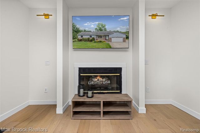 2000 Matthew Street, Commerce Twp, MI 48390