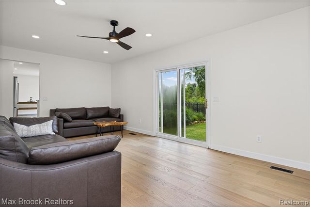 2000 Matthew Street, Commerce Twp, MI 48390