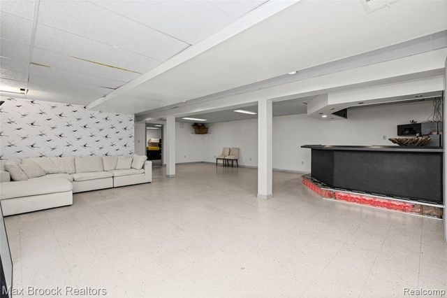 2000 Matthew Street, Commerce Twp, MI 48390