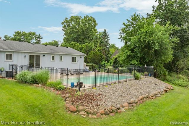 2000 Matthew Street, Commerce Twp, MI 48390