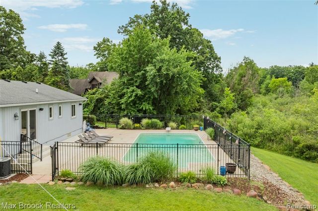 2000 Matthew Street, Commerce Twp, MI 48390