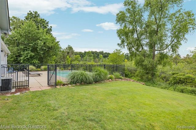 2000 Matthew Street, Commerce Twp, MI 48390