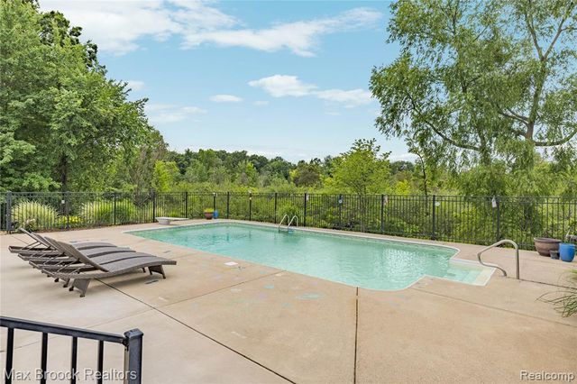2000 Matthew Street, Commerce Twp, MI 48390