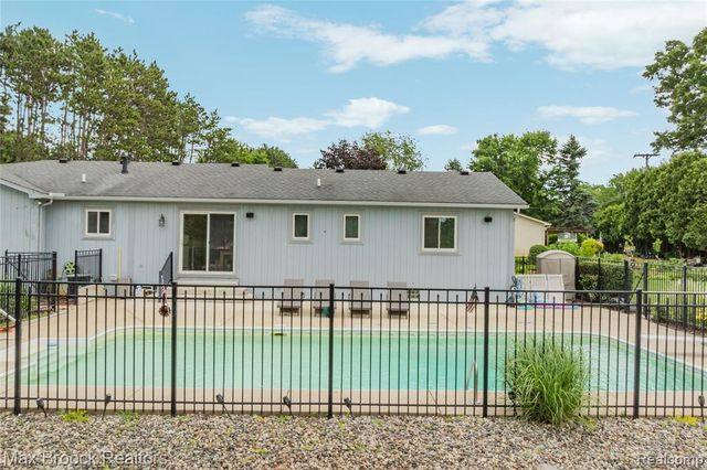 2000 Matthew Street, Commerce Twp, MI 48390
