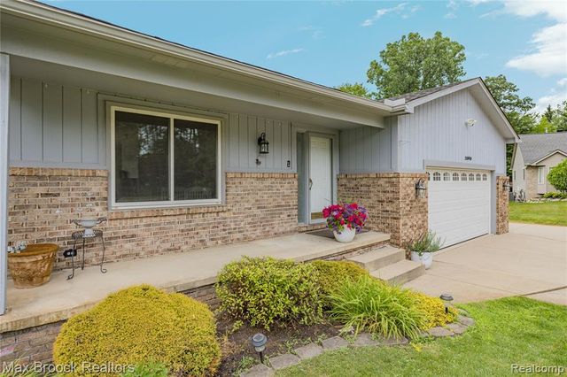 2000 Matthew Street, Commerce Twp, MI 48390