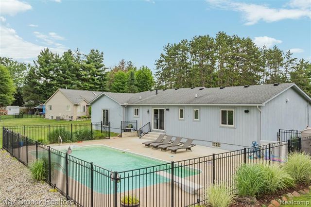 2000 Matthew Street, Commerce Twp, MI 48390