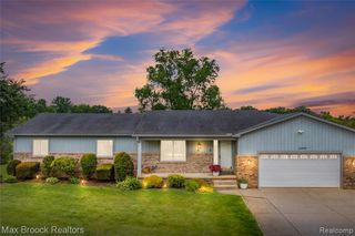 2000 Matthew Street, Commerce Twp, MI 48390