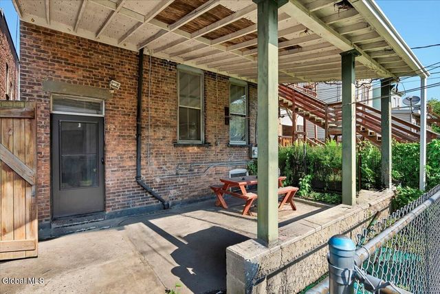1040 5th Avenue, Troy, NY 12180