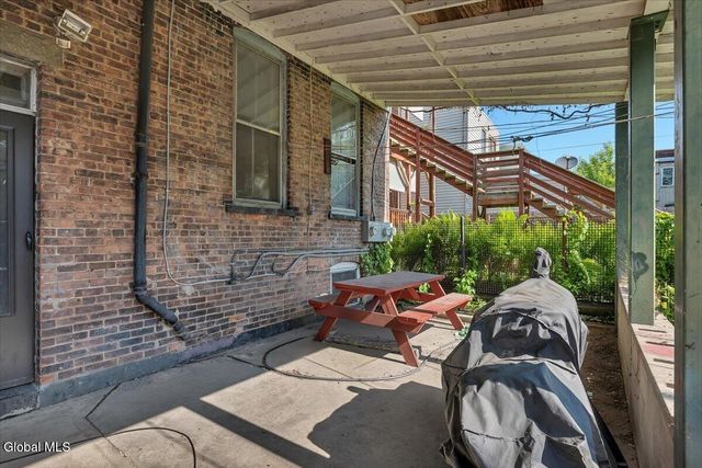 1040 5th Avenue, Troy, NY 12180