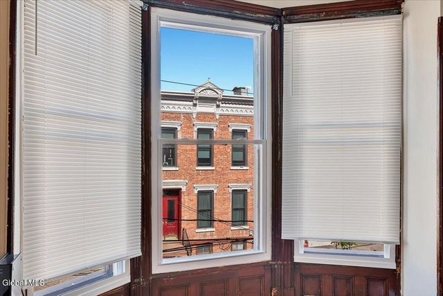 1040 5th Avenue, Troy, NY 12180
