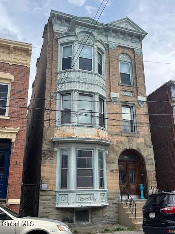 1040 5th Avenue, Troy, NY 12180