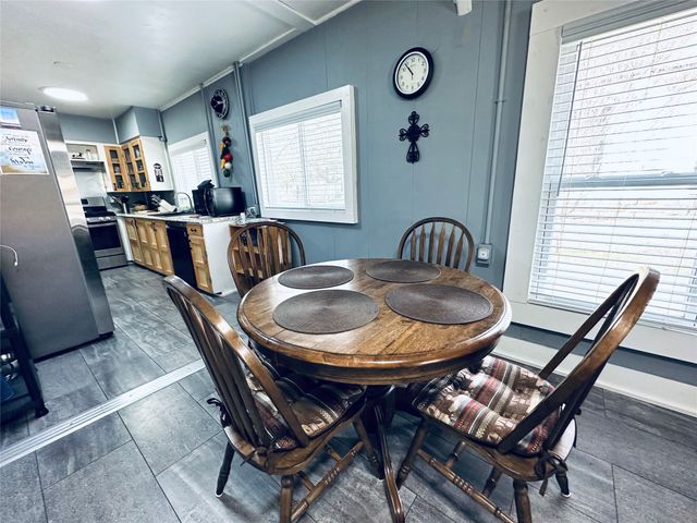 506 W Grand Avenue, Comanche, TX 76442