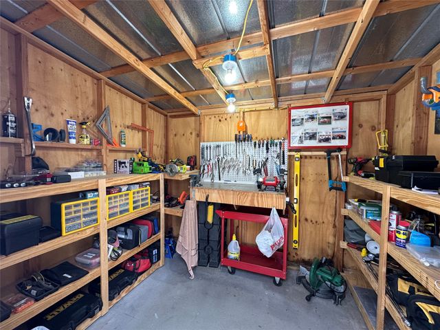 506 W Grand Avenue, Comanche, TX 76442