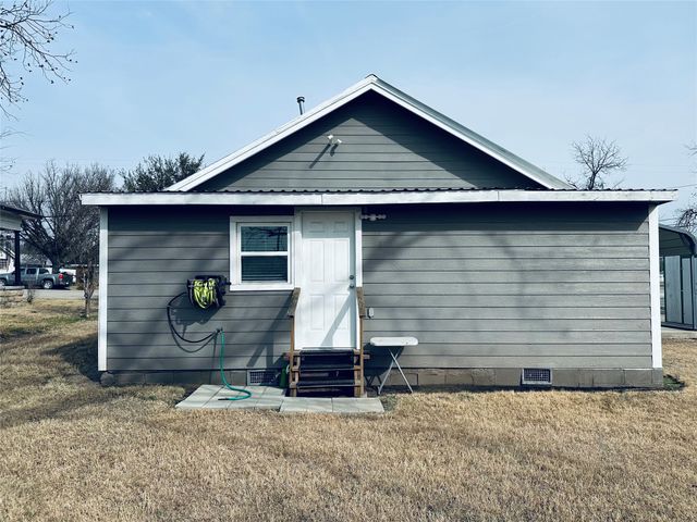 506 W Grand Avenue, Comanche, TX 76442