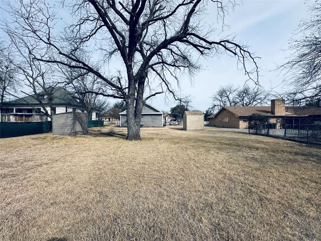 506 W Grand Avenue, Comanche, TX 76442