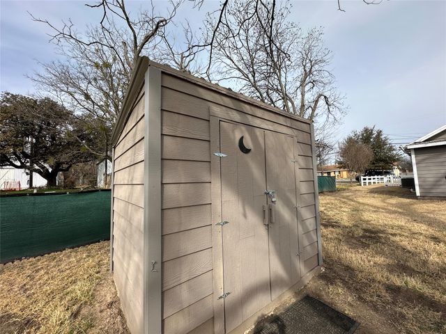 506 W Grand Avenue, Comanche, TX 76442