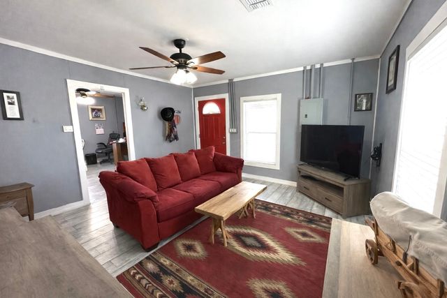 506 W Grand Avenue, Comanche, TX 76442