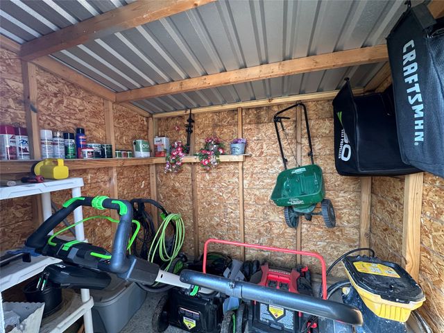 506 W Grand Avenue, Comanche, TX 76442