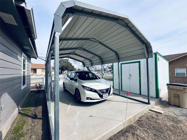 506 W Grand Avenue, Comanche, TX 76442