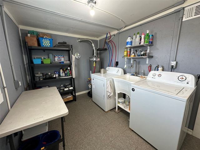 506 W Grand Avenue, Comanche, TX 76442