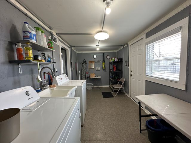 506 W Grand Avenue, Comanche, TX 76442