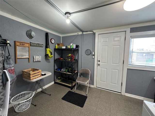 506 W Grand Avenue, Comanche, TX 76442