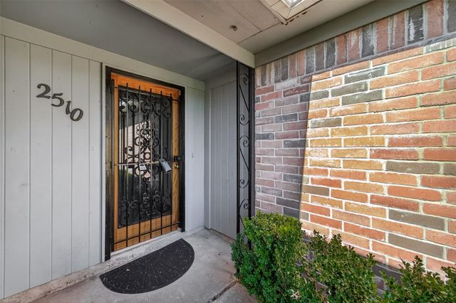 2510 Old Fort Road, Sugar Land, TX 77479