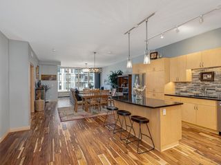 215 10th Avenue S 320, Minneapolis, MN 55415