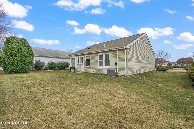 33 Appleby Place, Manchester, NJ 08759