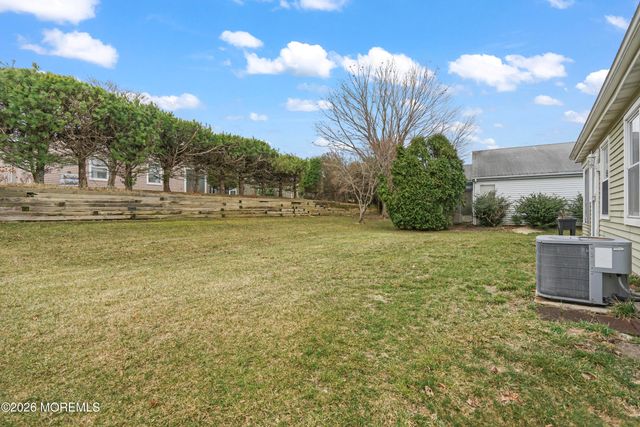 33 Appleby Place, Manchester, NJ 08759